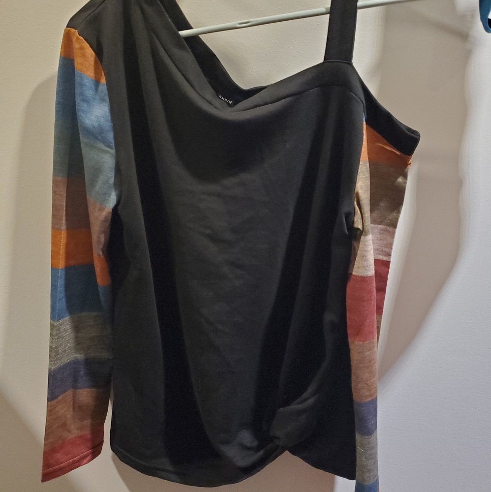 Assymetrical neck color-block twist hem tee SHEIN